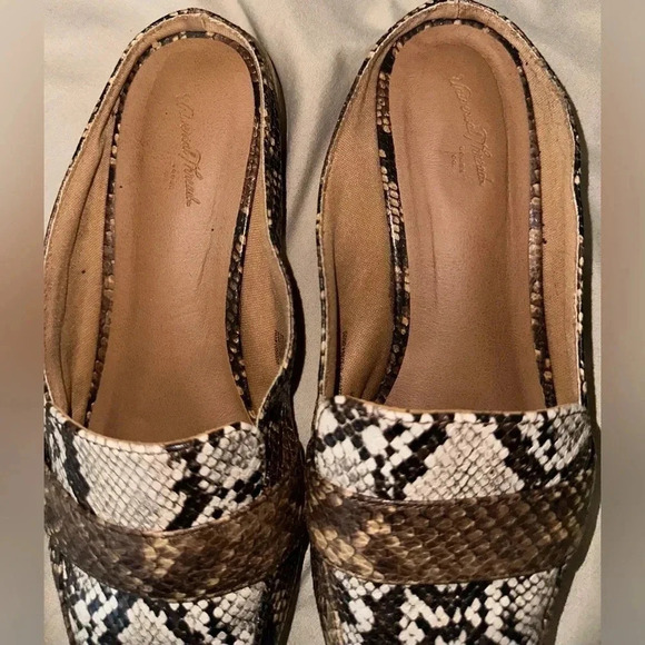 Universal Thread Amber Snake Print Mules - Picture 4 of 7